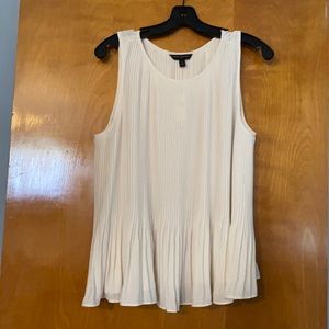 Sleeveless pleated blouse